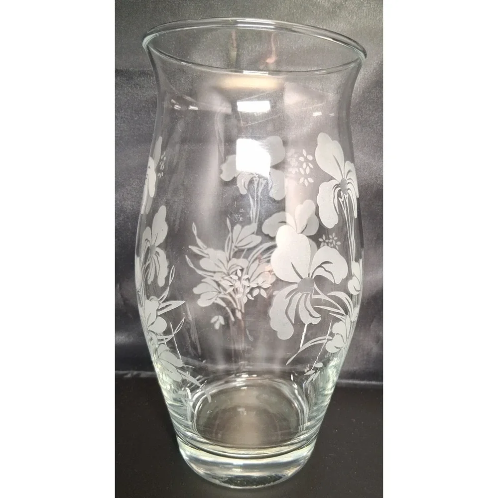 Vintage Vase Turkish Daisy's Pasabahce Hand Blown Etched Glass 7 7/8